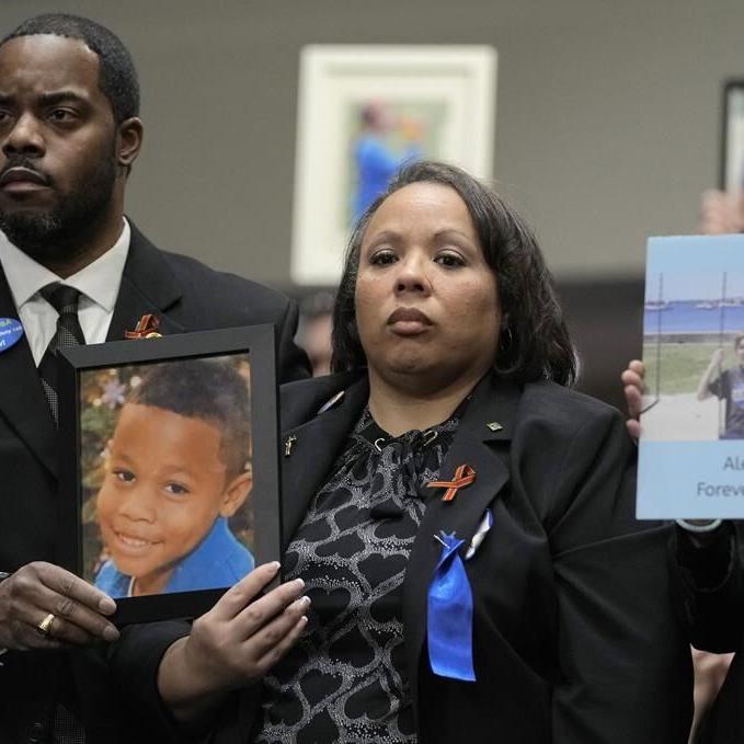 Florida lawmakers pass ban on social media for kids under 16 despite constitutional concerns